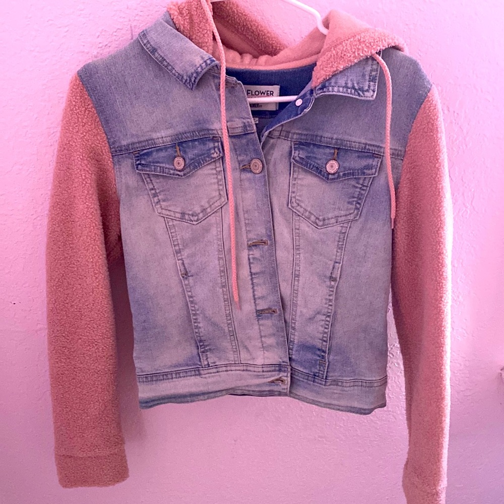 Jean jacket for girls with pink fluffy warm sleeves and hood